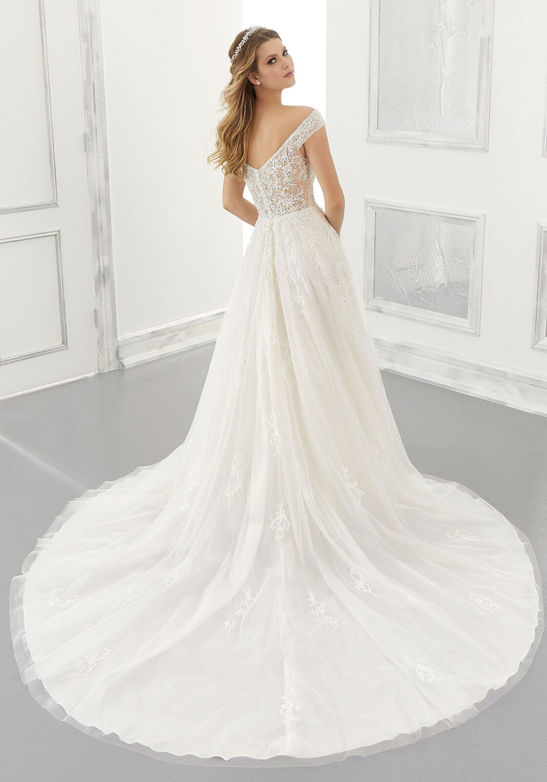 Wedding dress 880